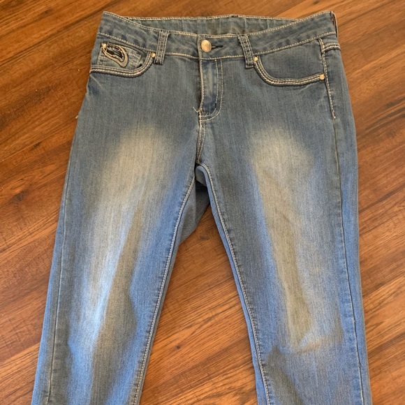 Weekend Capri Jeans - Picture 1 of 11